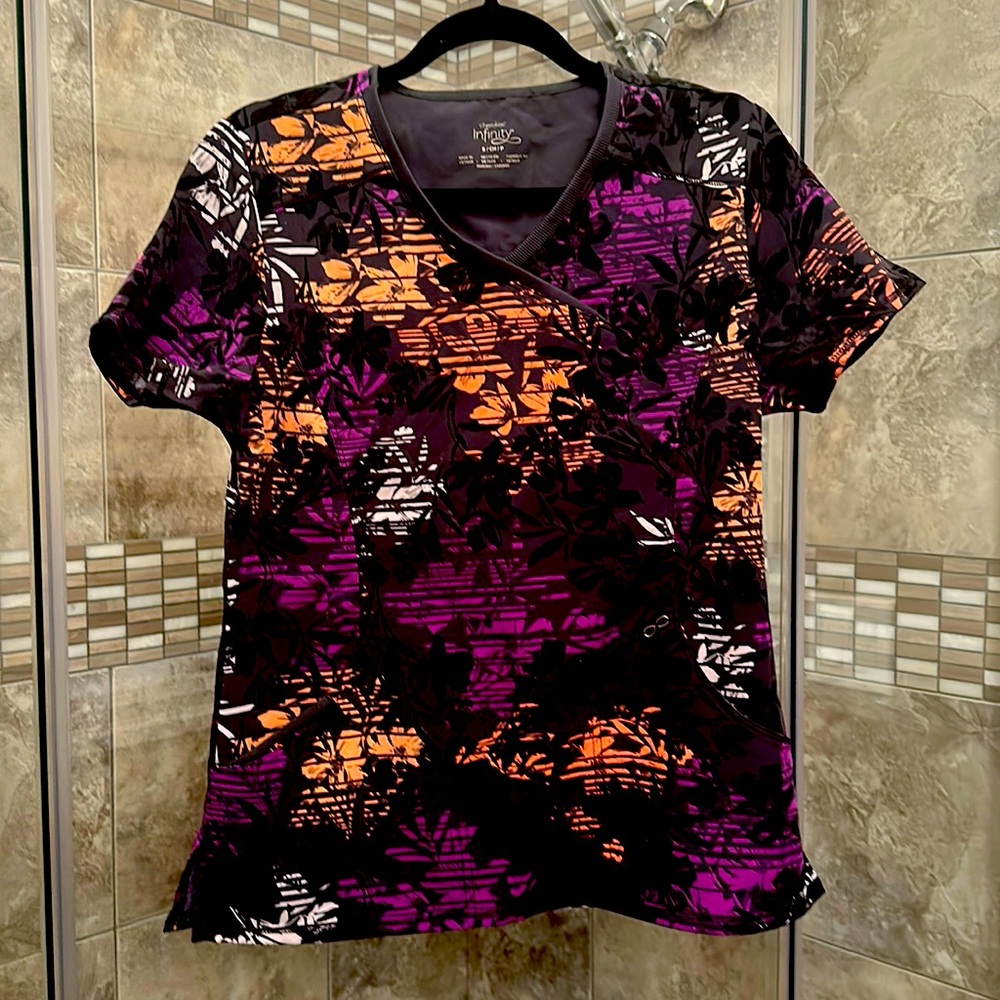 Cherokee infinity nursing scrub top -size small